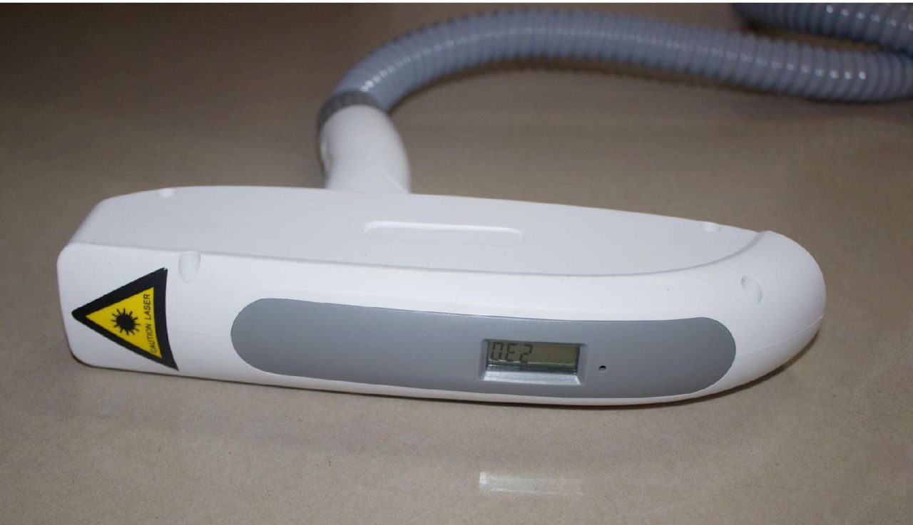 Sanmed Q-kapcsolt Nd YAG Carbon peeling és Tetoválás eltávolító lézer Sanmed Q-kapcsolt Nd YAG Carbon peeling és Tetoválás eltávolító lézer