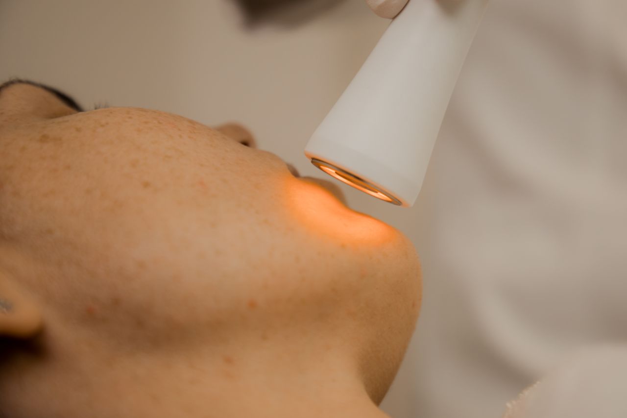 Revicell ® - Rádiófrekvenciás Test és Arckezelő gép fényterápiával Revicell ® - Rádiófrekvenciás Test és Arckezelő gép fényterápiával